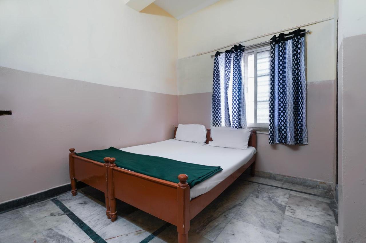 Spot On Sri Sai Lohith Lodge Near Snow World Secunderabad Exterior photo